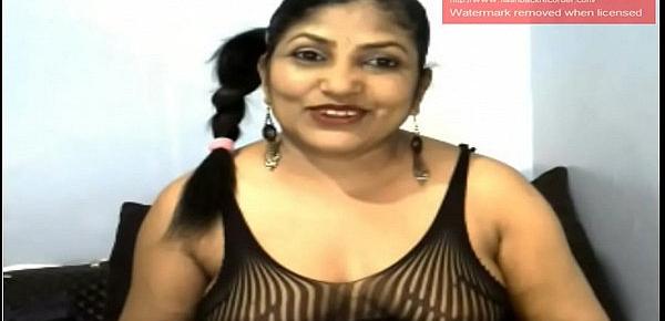  Indian Auntie Spread Asshole on Webcam